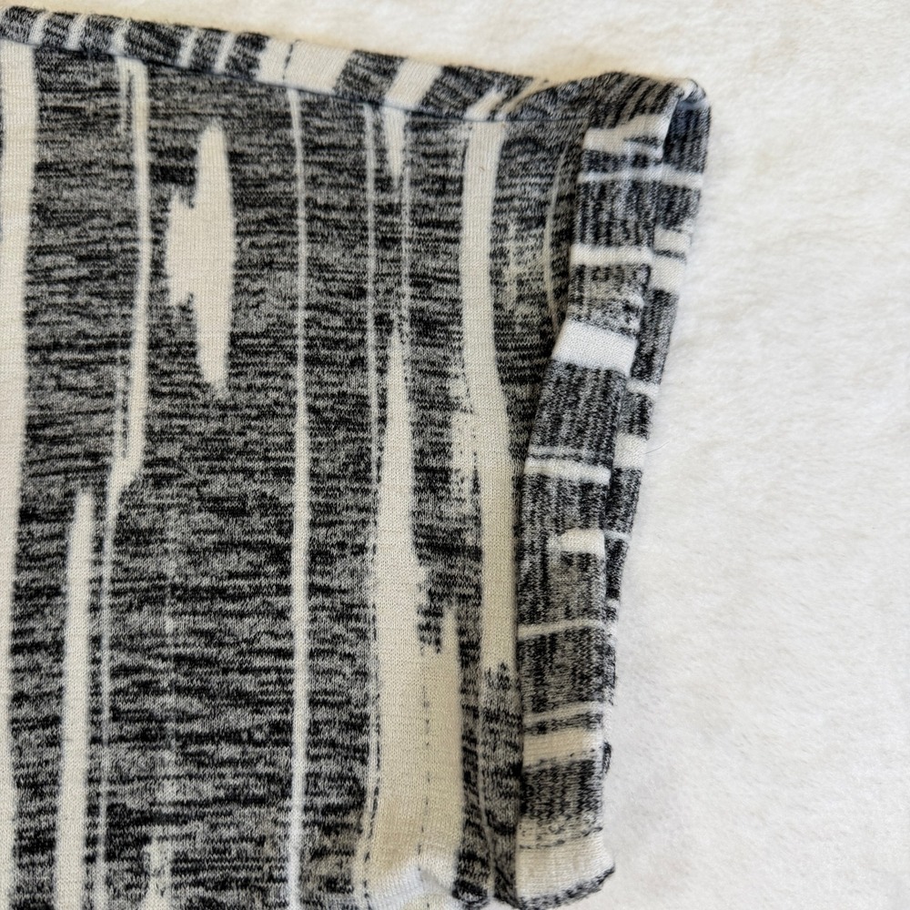 Ava & Viv Black White Abstract Stripe Keyhole Back Top 2X Short Sleeve Knit - Picture 8 of 10
